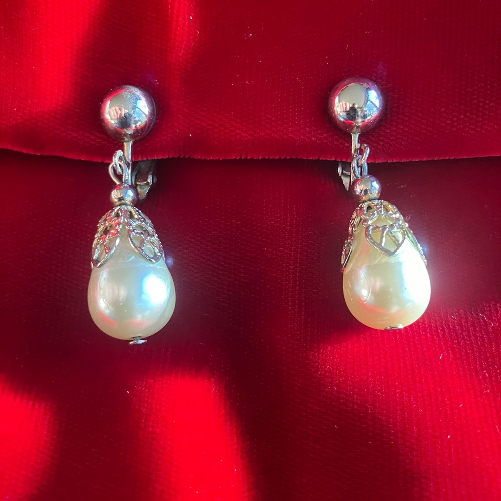 Vintage Coro Gold Tone Pearl Drop Clip On  Earrings
